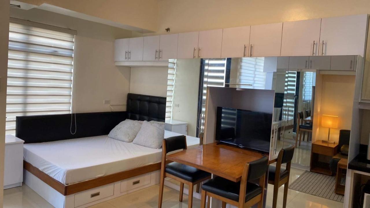 Mabolo Garden Flat A6 With Free Rooftop Pool Cebu Esterno foto