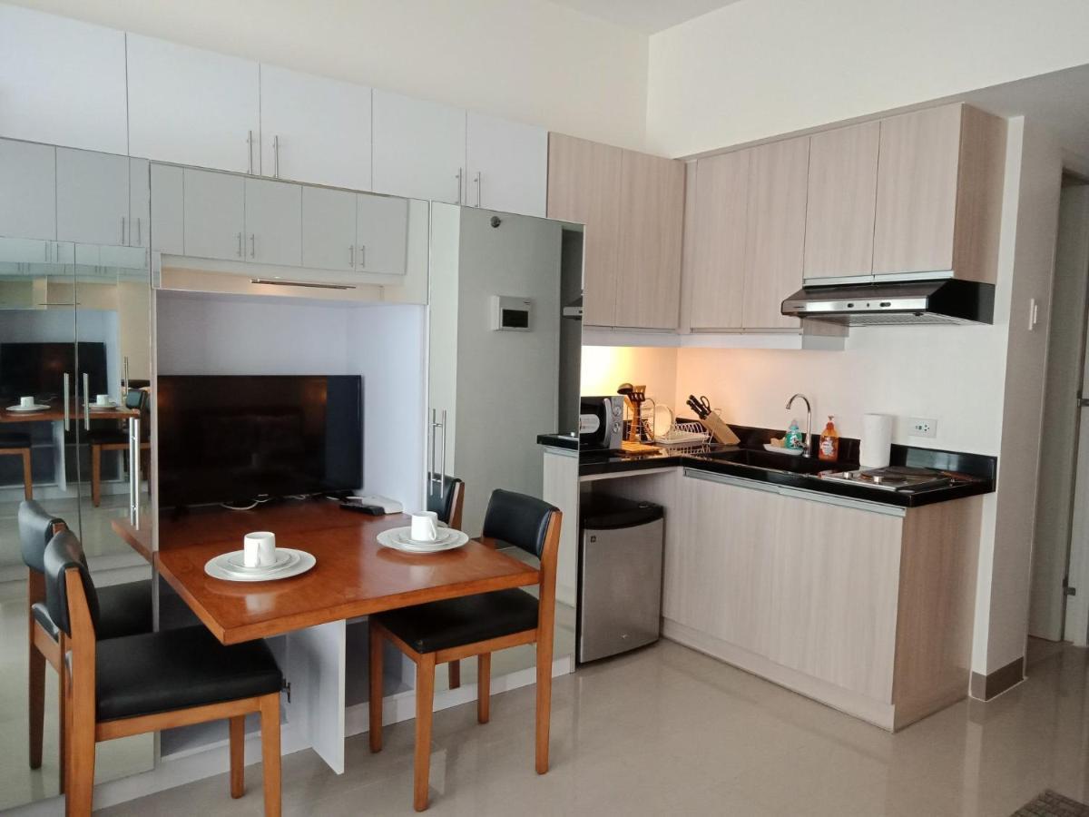 Mabolo Garden Flat A6 With Free Rooftop Pool Cebu Esterno foto