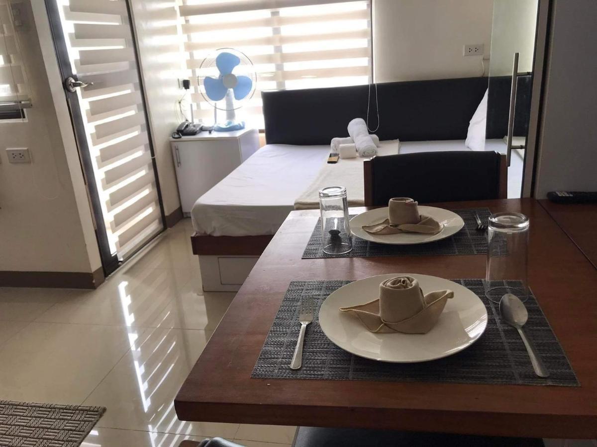 Mabolo Garden Flat A6 With Free Rooftop Pool Cebu Esterno foto