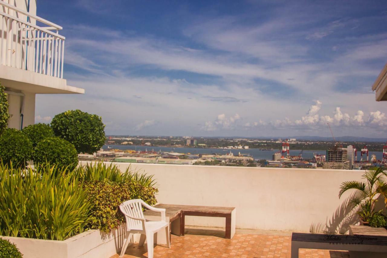 Mabolo Garden Flat A6 With Free Rooftop Pool Cebu Esterno foto